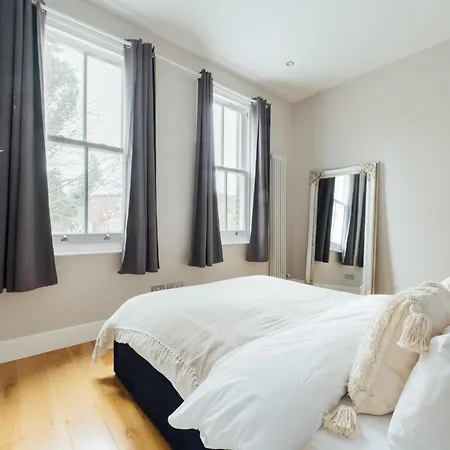 Stylish & Modern London Apartment In Honor Oak Экстерьер фото