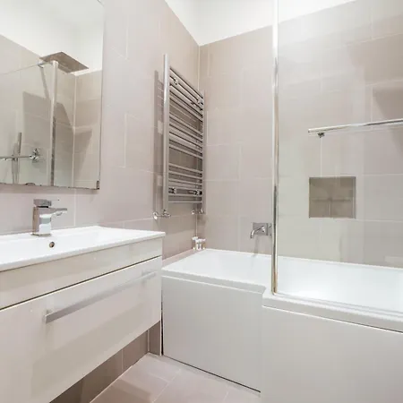 Stylish & Modern London Apartment In Honor Oak Экстерьер фото